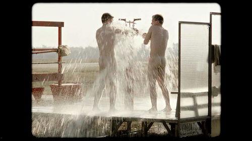 寸步不离的兄弟